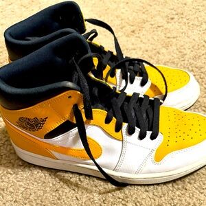Air Jordan 1 (university gold) men size 10